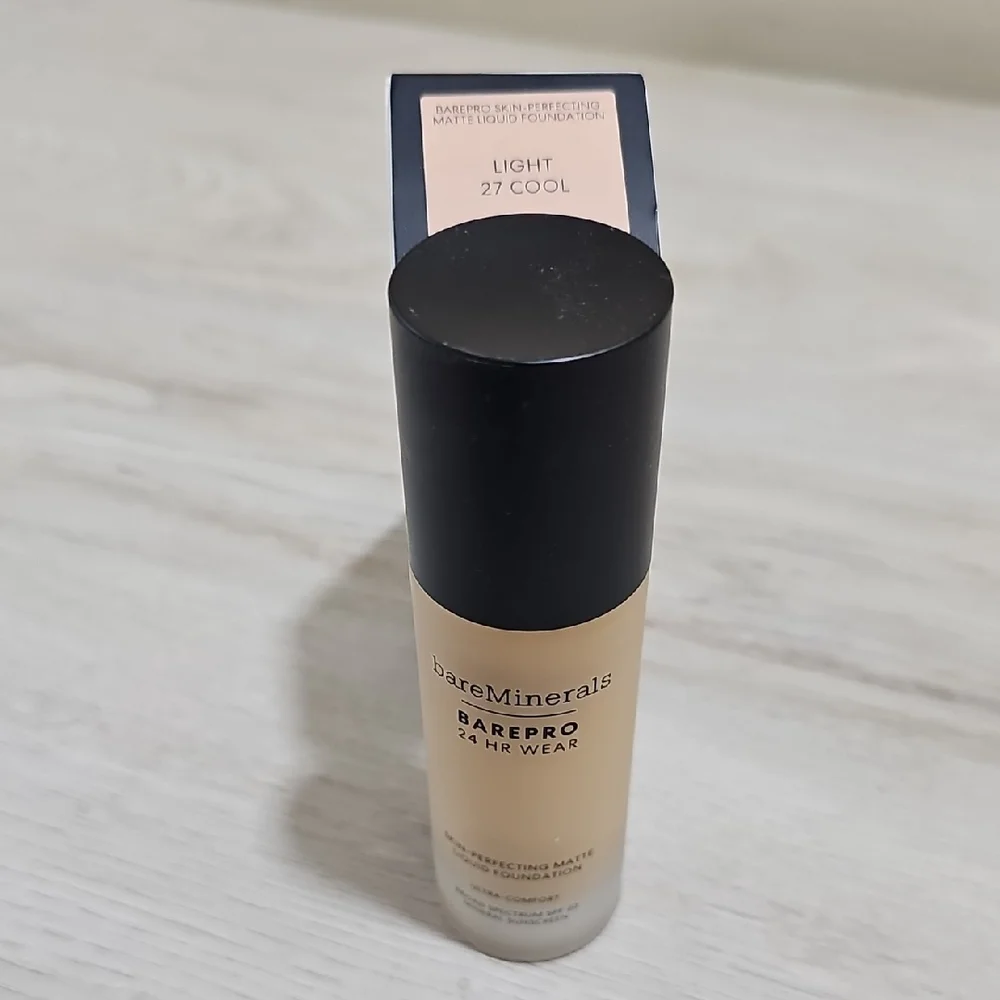BareMinerals BarePro 24HR Wear Skin Perfecting Matte Foundation - Light 27 Cool - Picture 2 of 5
